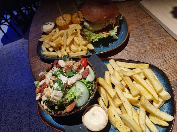 WELKOM BIJ CAFE PAULUS // WELCOME TO CAFE PAULUS