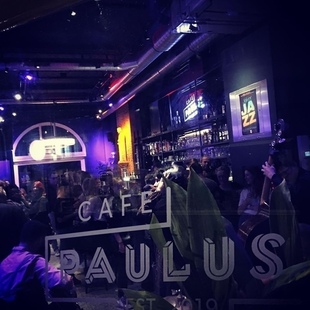 WELKOM BIJ CAFE PAULUS // WELCOME TO OUR BAR