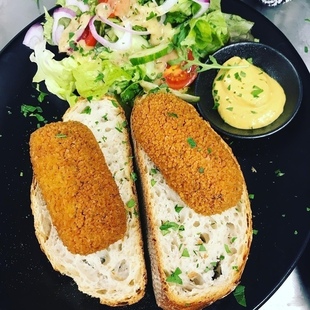 WARM LUNCH DISHES *